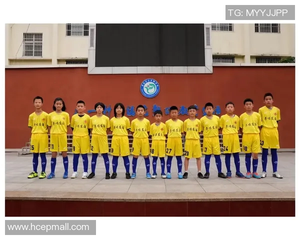 男孩追星梦实现足球明星亲笔签名感动瞬间分享 男孩追星梦实现足球明星亲笔签名感动瞬间分享