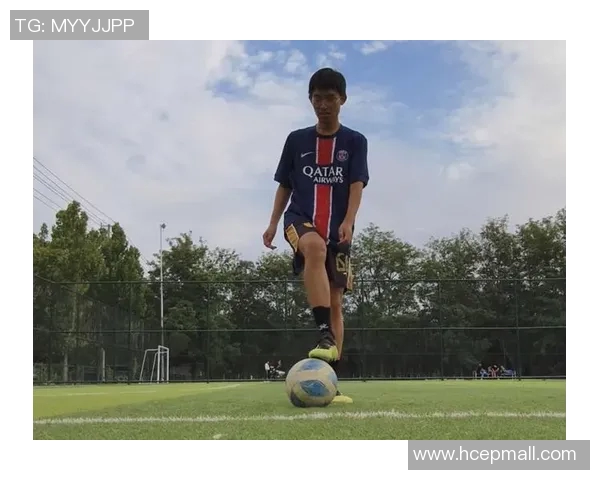 足球明星精彩颠球瞬间集锦展现技艺与魅力的完美结合 足球明星精彩颠球瞬间集锦展现技艺与魅力的完美结合