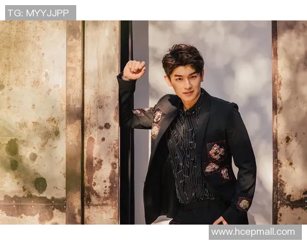 克罗地亚足球明星身穿西装展现绅士风范与运动魅力的完美结合